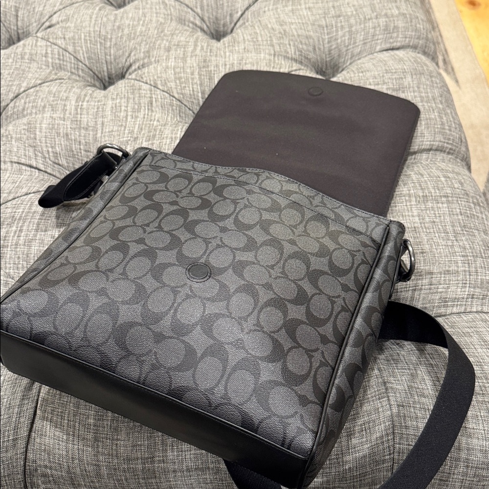 Coach Bag Signature Messenger Flap Crossbody - Picture 10 of 17